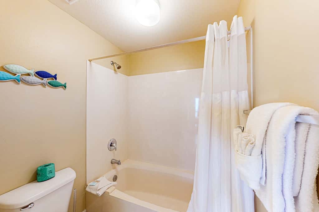 Deluxe Condo Unit! Master BR on Gulf side, Double long Balcony & Guestroom