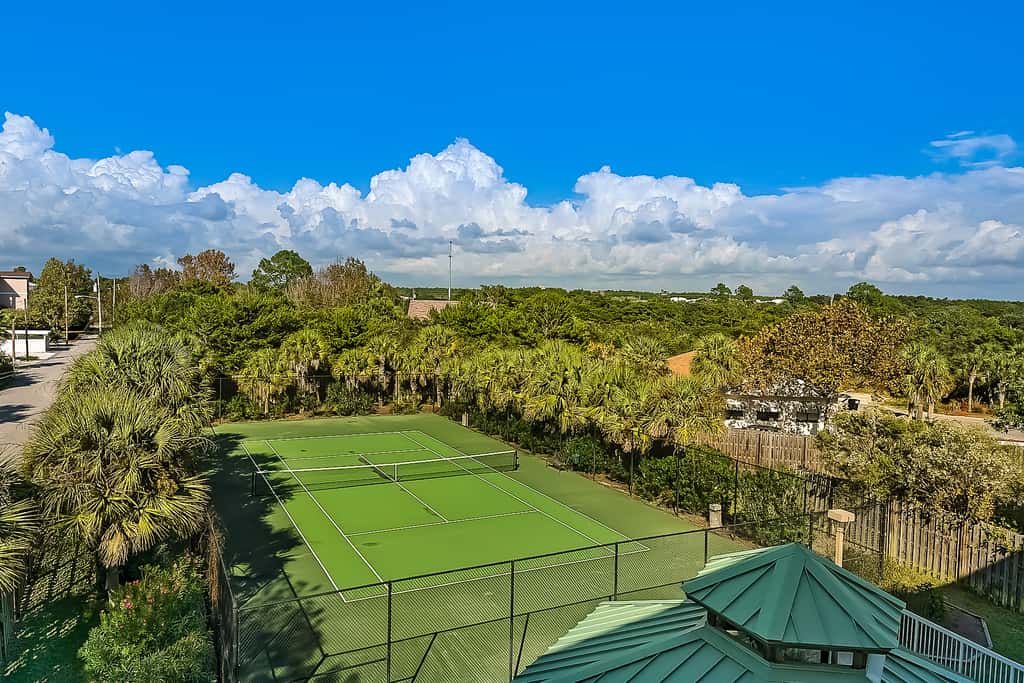 Beachy oceanfront condo with beach access, shared pools and hot tub, & free WiFi