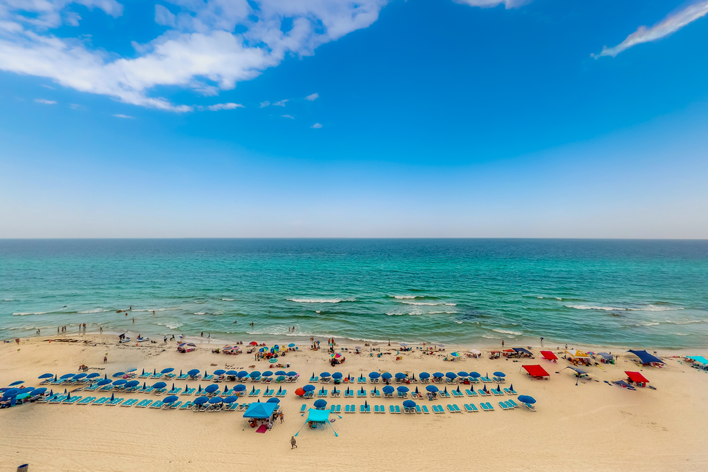 Beachy oceanfront condo with beach access, shared pools and hot tub, & free WiFi