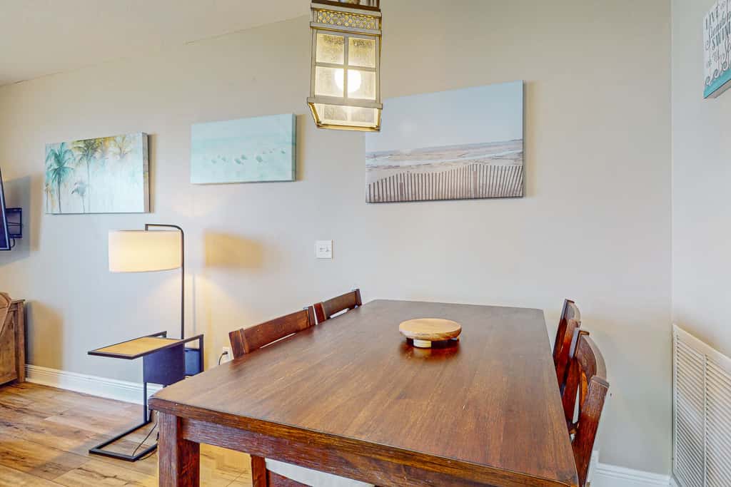 Beachy oceanfront condo with beach access, shared pools and hot tub, & free WiFi