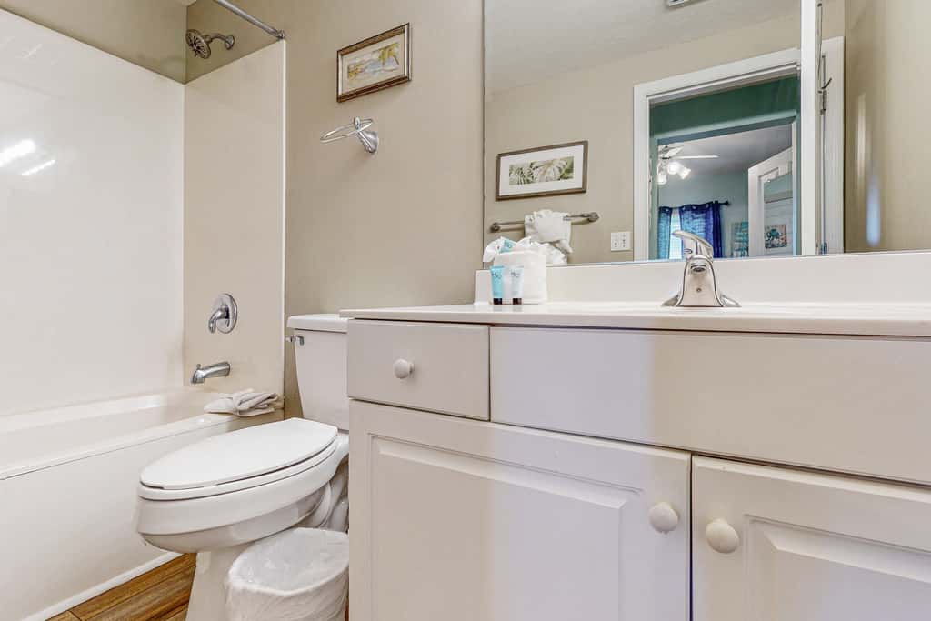 Beachy oceanfront condo with beach access, shared pools and hot tub, & free WiFi