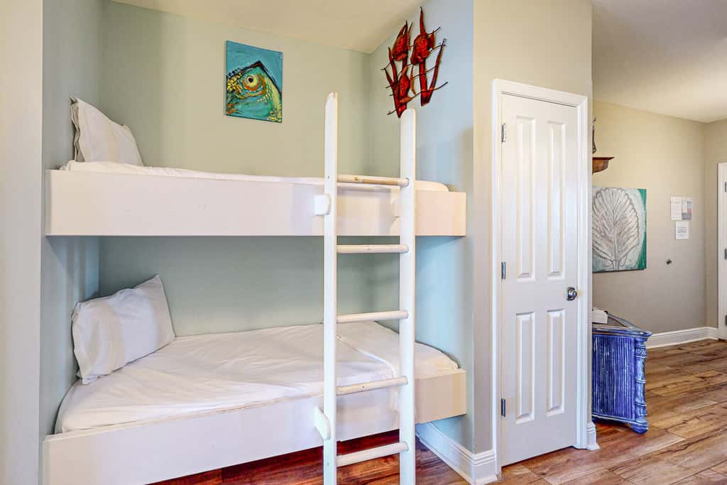 Beachy oceanfront condo with beach access, shared pools and hot tub, & free WiFi