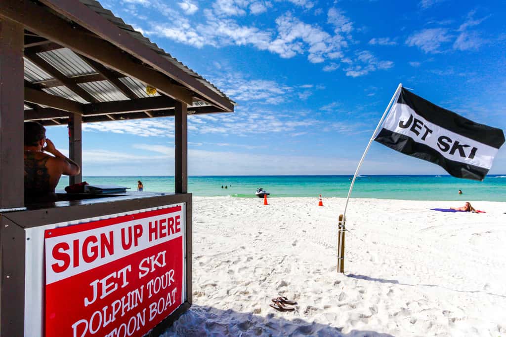 Beachy oceanfront condo with beach access, shared pools and hot tub, & free WiFi
