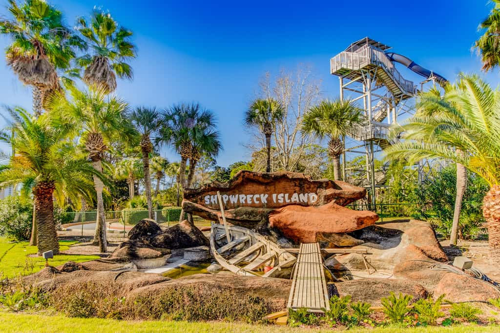 Beachy oceanfront condo with beach access, shared pools and hot tub, & free WiFi