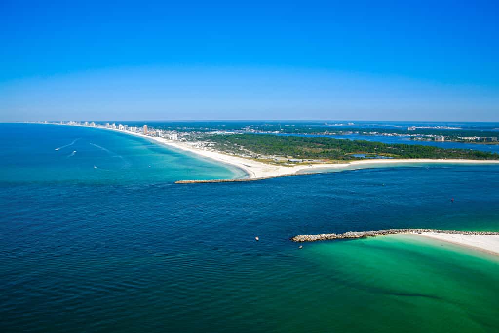 Beachy oceanfront condo with beach access, shared pools and hot tub, & free WiFi