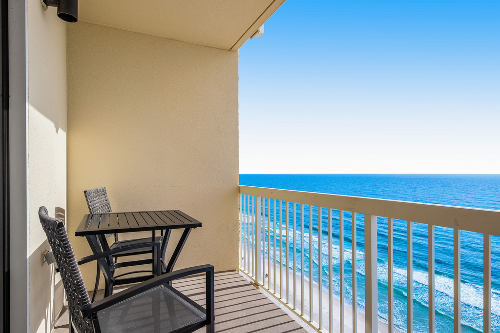 Sunny oceanfront condo with two shared pools, hot tub - walk to the beach