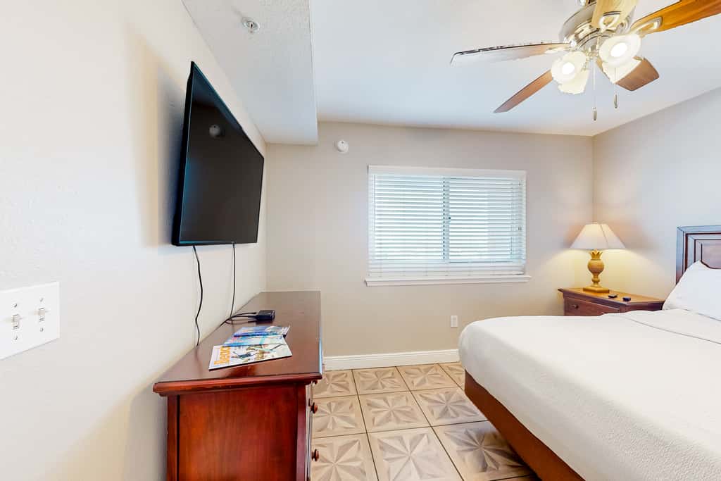Beachfront 16th-floor condo with Gulf views, pool, game room, balcony, gym, W&D