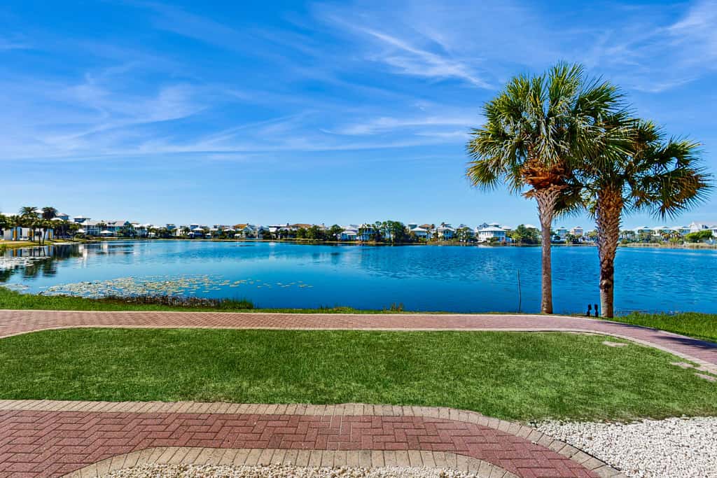 Cozy coastal condo with shared pool & hot tub, and beach access-dog friendly