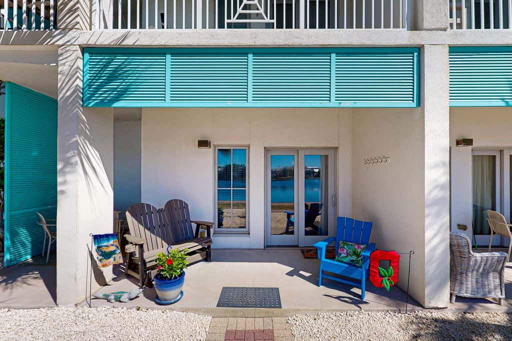 Cozy coastal condo with shared pool & hot tub, and beach access-dog friendly