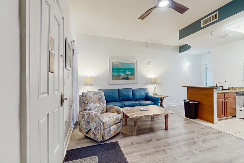 Cozy coastal condo with shared pool & hot tub, and beach access-dog friendly
