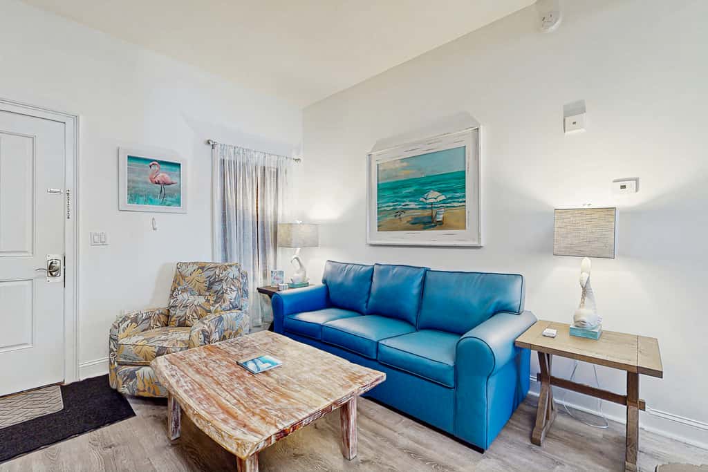 Cozy coastal condo with shared pool & hot tub, and beach access-dog friendly