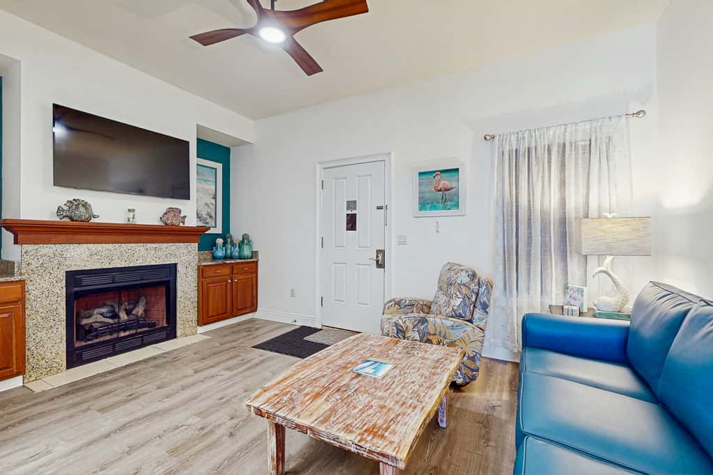 Cozy coastal condo with shared pool & hot tub, and beach access-dog friendly