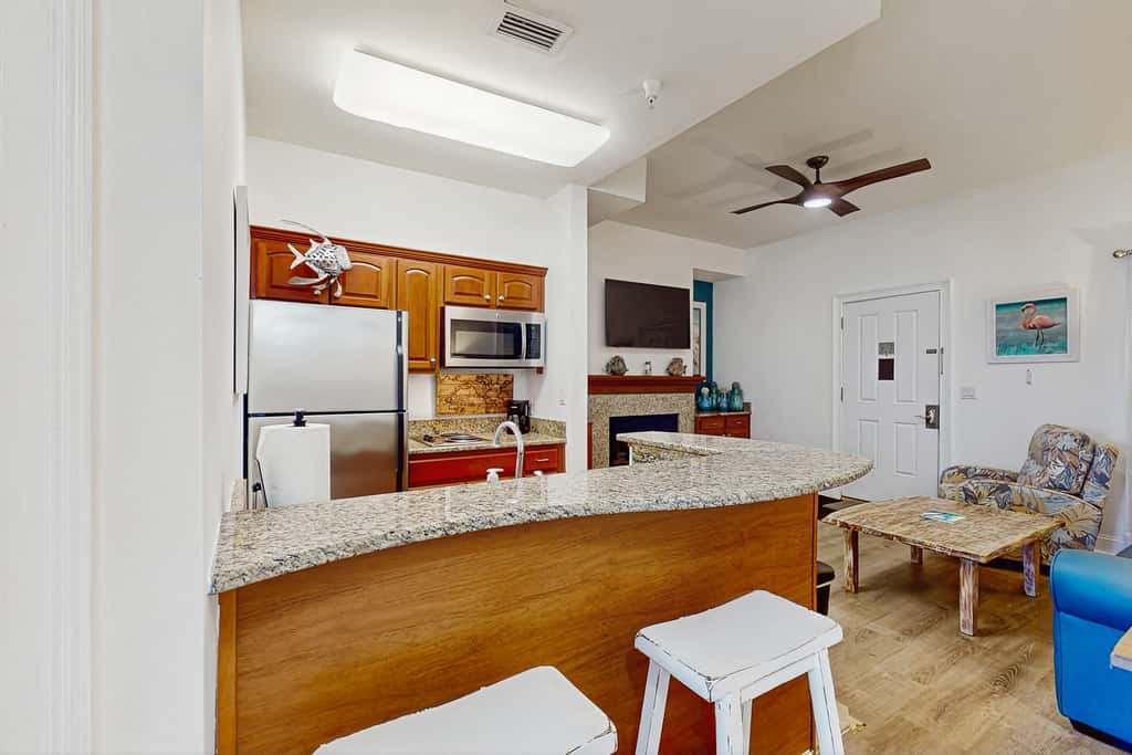 Cozy coastal condo with shared pool & hot tub, and beach access-dog friendly