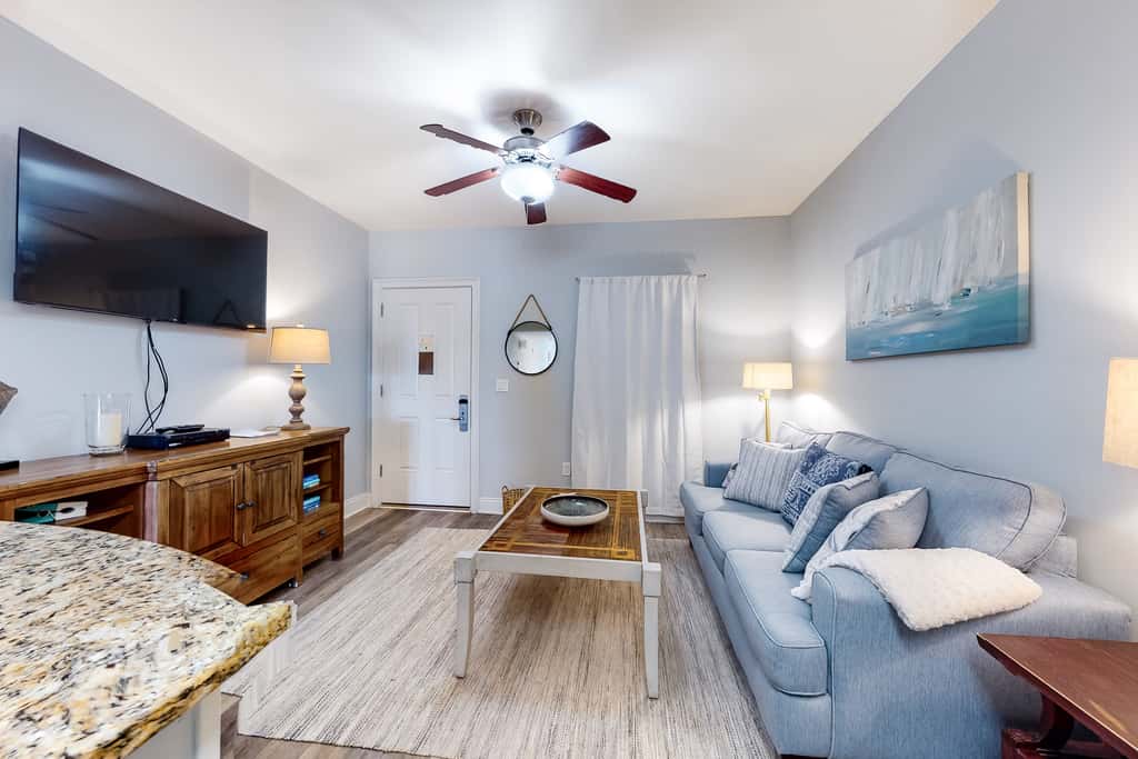 Stylish condo with lake views, bike rentals, & pools - walk to the beach