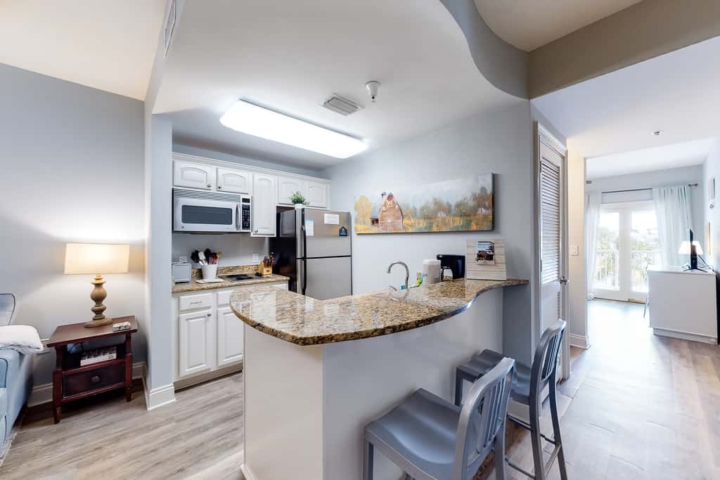 Stylish condo with lake views, bike rentals, & pools - walk to the beach