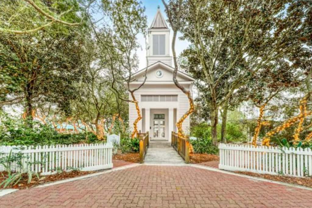 Newly renovated fourth-floor studio w spectacular views, shared hot tub, & pool