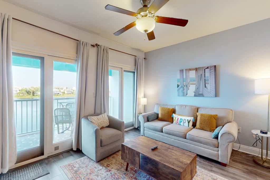 Boutique studio walking distance to the Gulf- resort pools & amenities