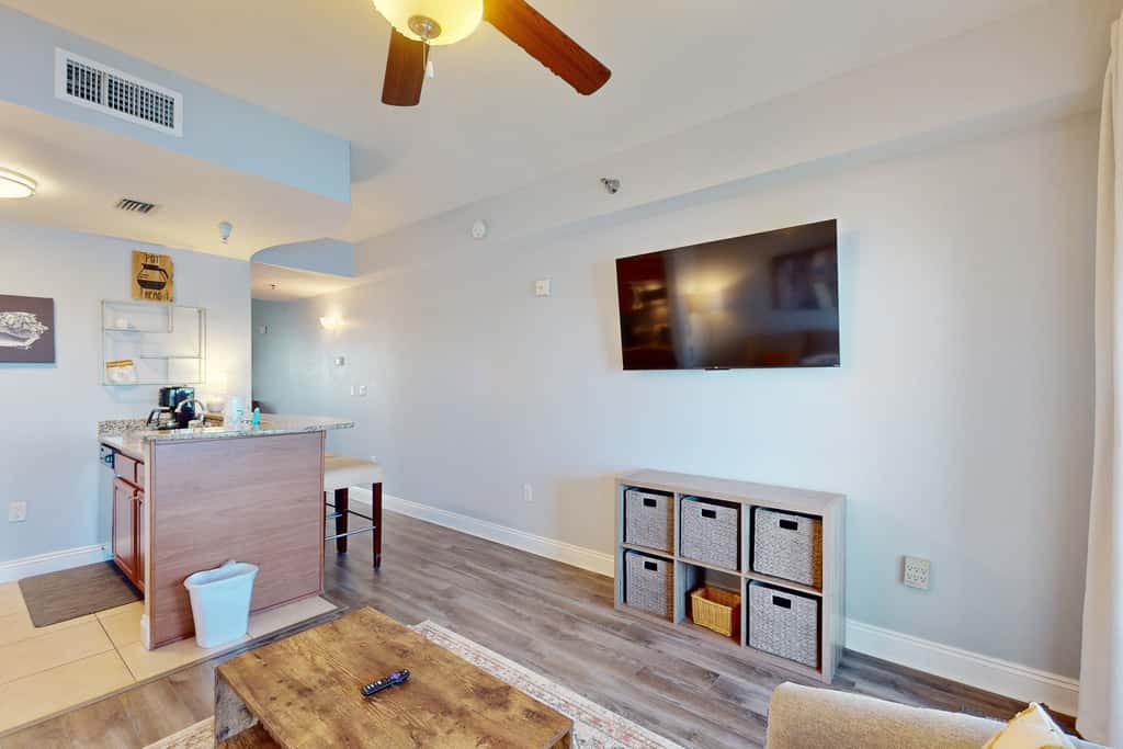Boutique studio walking distance to the Gulf- resort pools & amenities