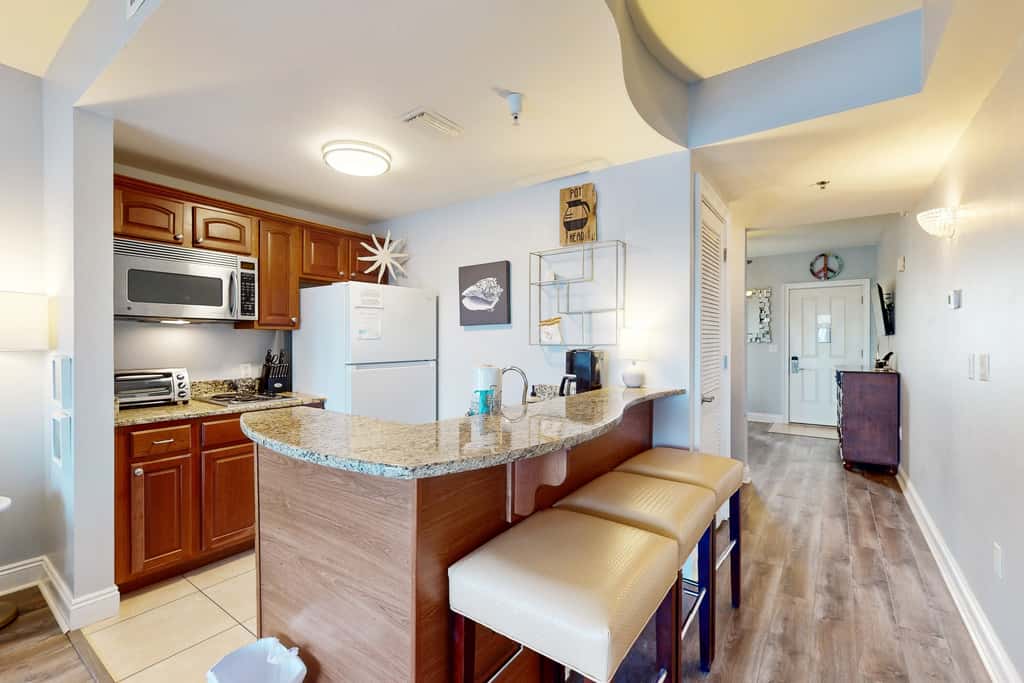 Boutique studio walking distance to the Gulf- resort pools & amenities