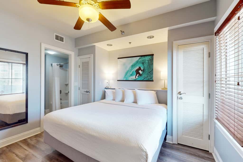 Boutique studio walking distance to the Gulf- resort pools & amenities