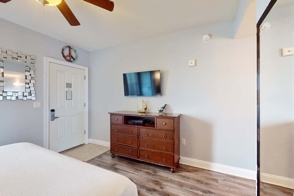 Boutique studio walking distance to the Gulf- resort pools & amenities