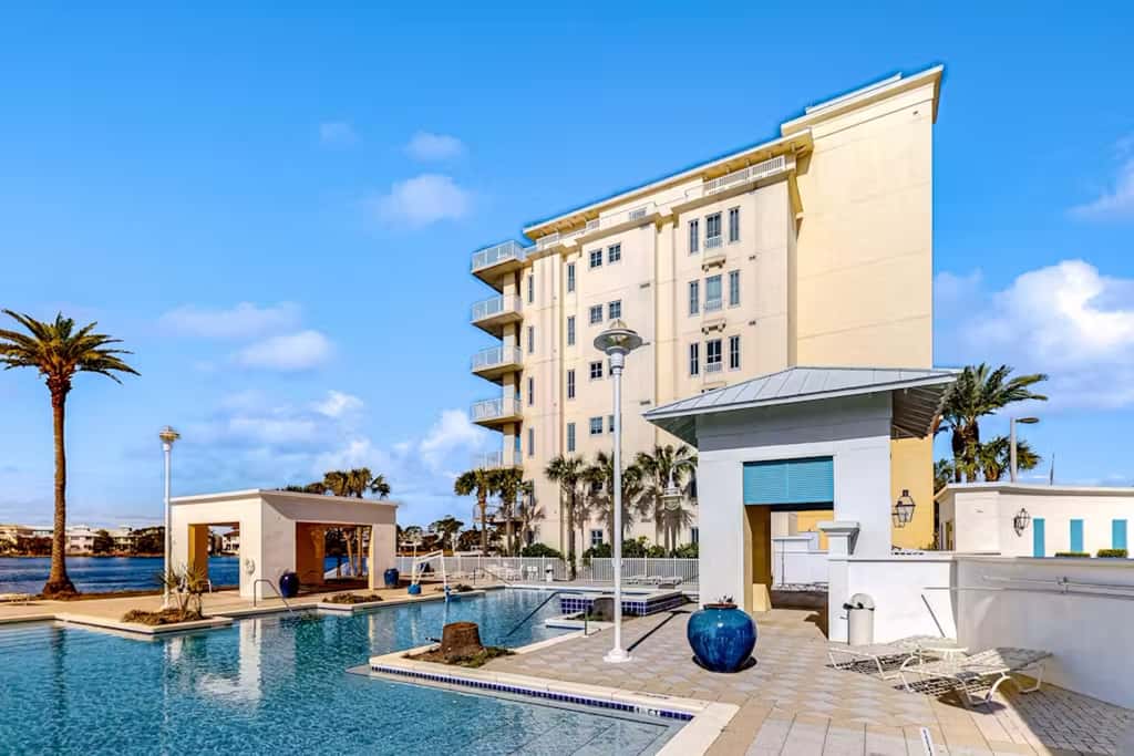 Boutique studio walking distance to the Gulf- resort pools & amenities