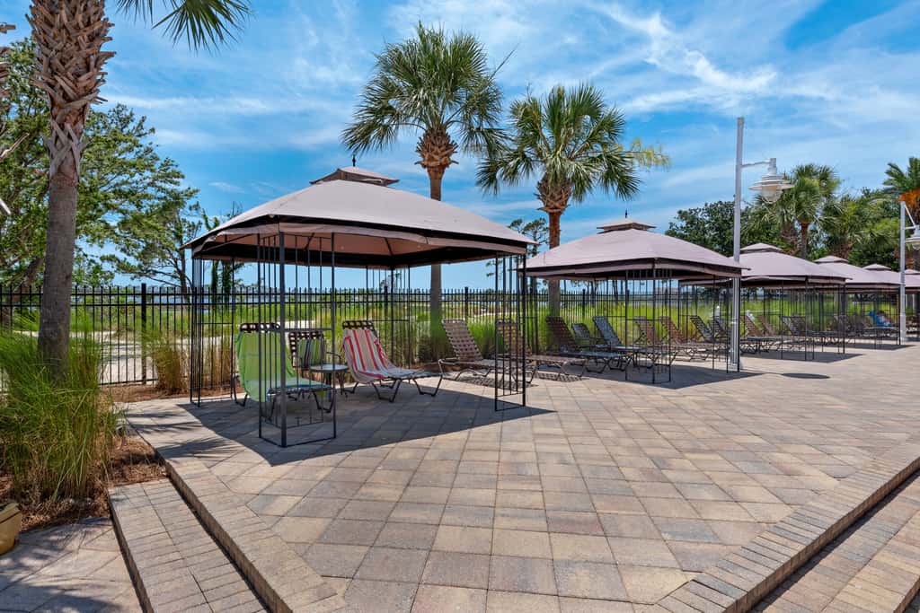 Luxurious bayfront condo in a gated resort with an amazing pool & hot tub