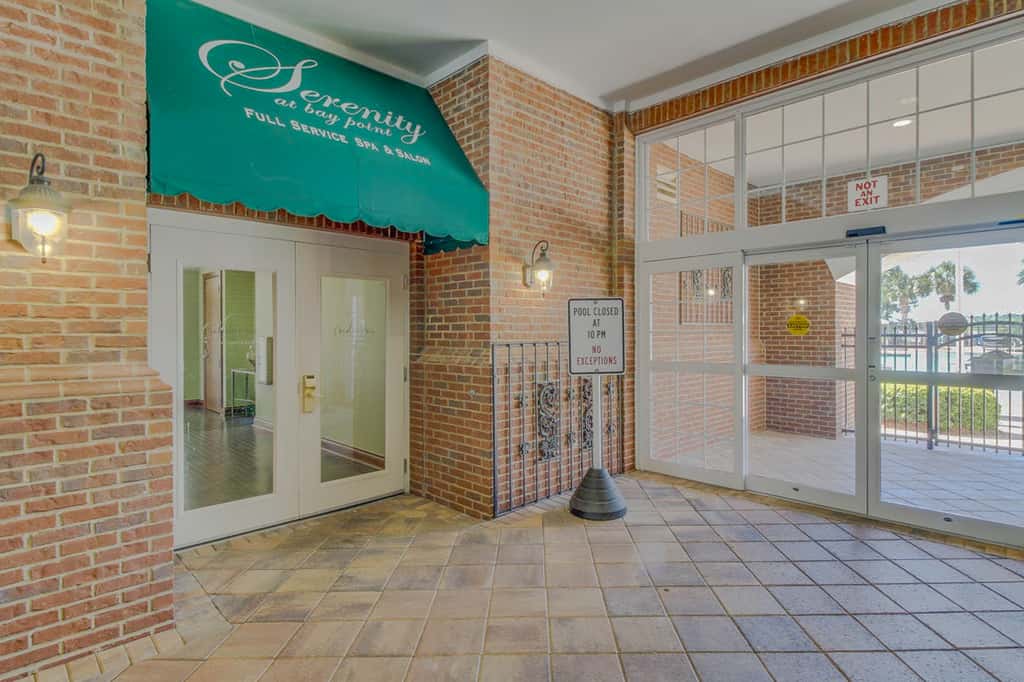 Luxurious bayfront condo in a gated resort with an amazing pool & hot tub