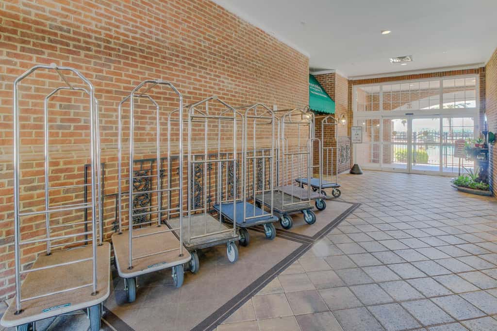 Luxurious bayfront condo in a gated resort with an amazing pool & hot tub