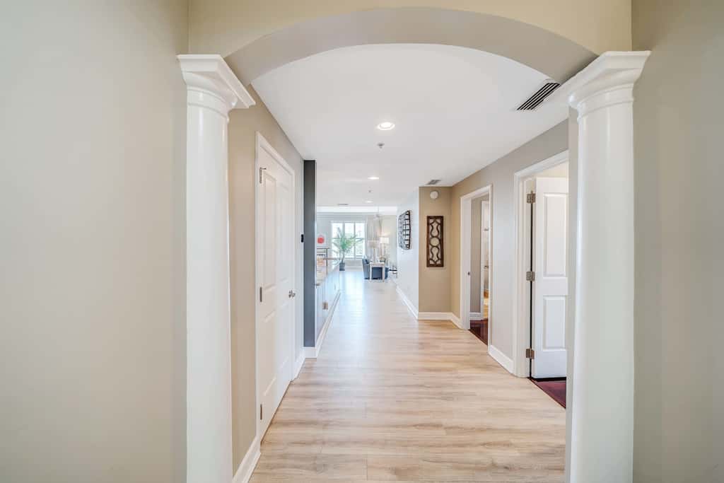 Luxurious bayfront condo in a gated resort with an amazing pool & hot tub