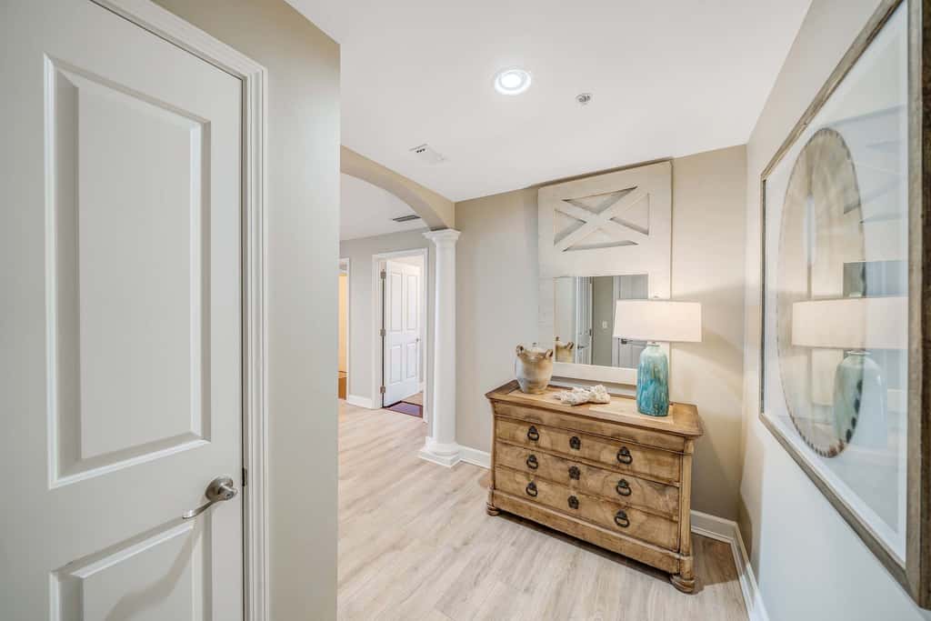 Luxurious bayfront condo in a gated resort with an amazing pool & hot tub