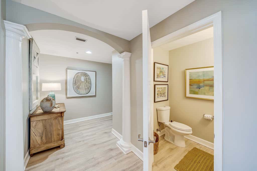 Luxurious bayfront condo in a gated resort with an amazing pool & hot tub