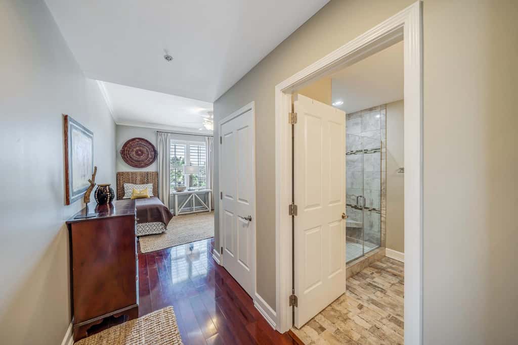 Luxurious bayfront condo in a gated resort with an amazing pool & hot tub