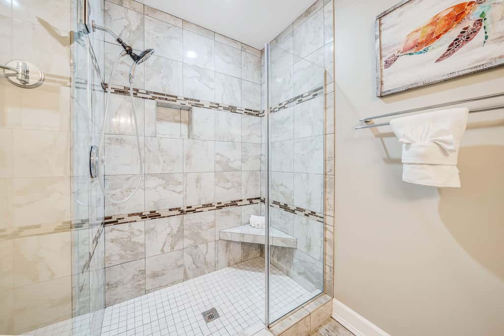 Luxurious bayfront condo in a gated resort with an amazing pool & hot tub