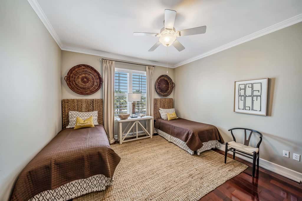 Luxurious bayfront condo in a gated resort with an amazing pool & hot tub