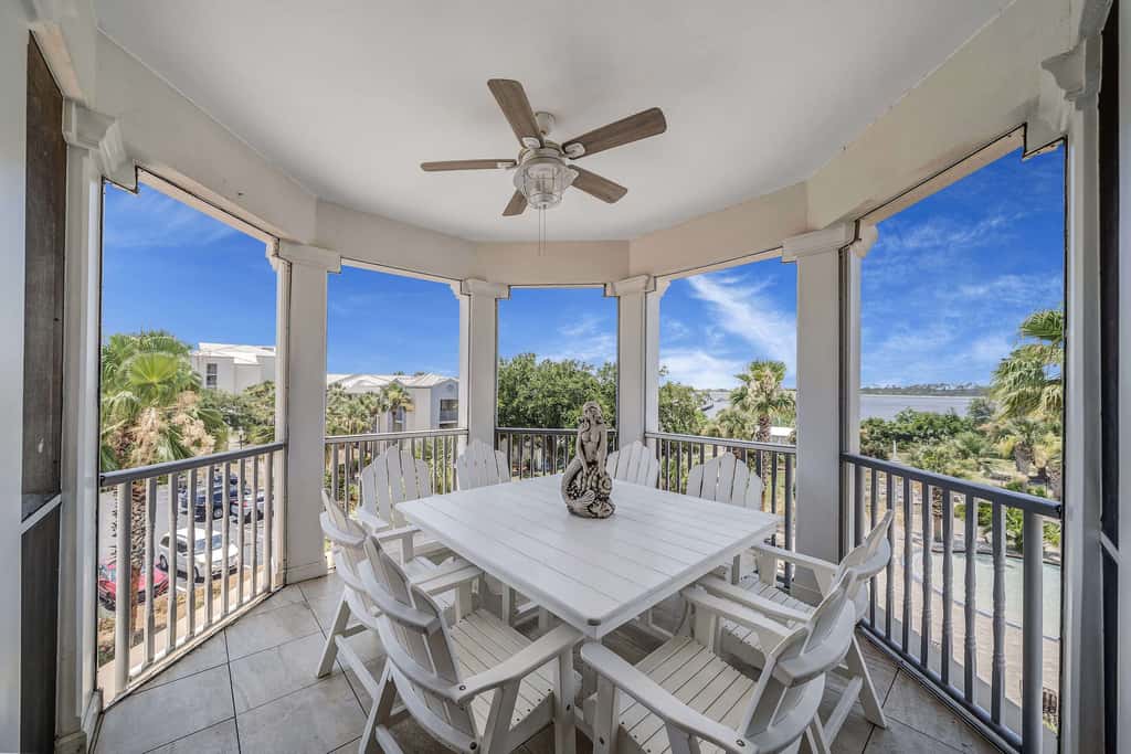 Luxurious bayfront condo in a gated resort with an amazing pool & hot tub