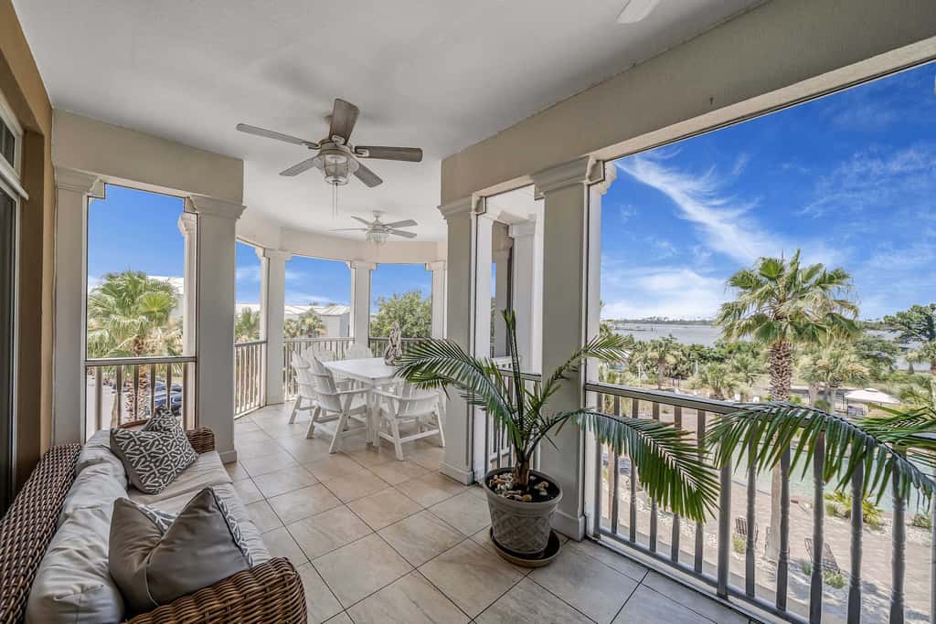 Luxurious bayfront condo in a gated resort with an amazing pool & hot tub