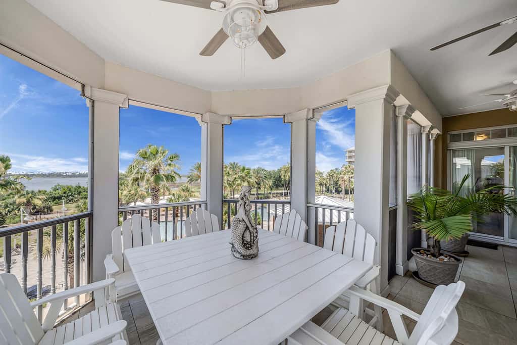 Luxurious bayfront condo in a gated resort with an amazing pool & hot tub