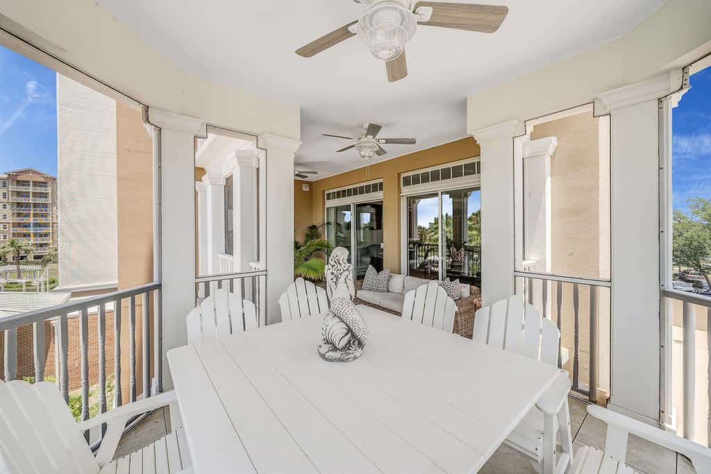 Luxurious bayfront condo in a gated resort with an amazing pool & hot tub