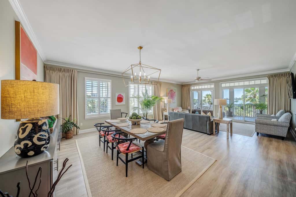 Luxurious bayfront condo in a gated resort with an amazing pool & hot tub