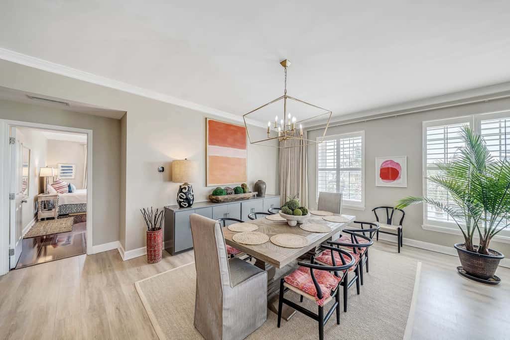 Luxurious bayfront condo in a gated resort with an amazing pool & hot tub