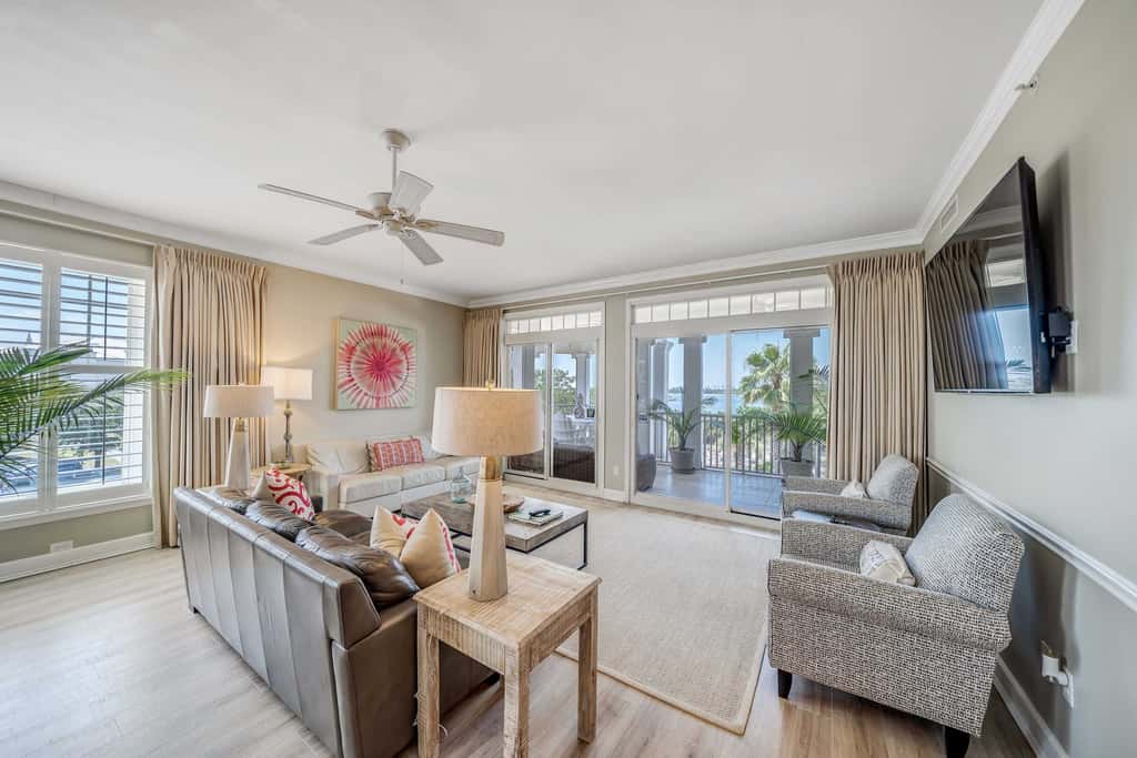 Luxurious bayfront condo in a gated resort with an amazing pool & hot tub