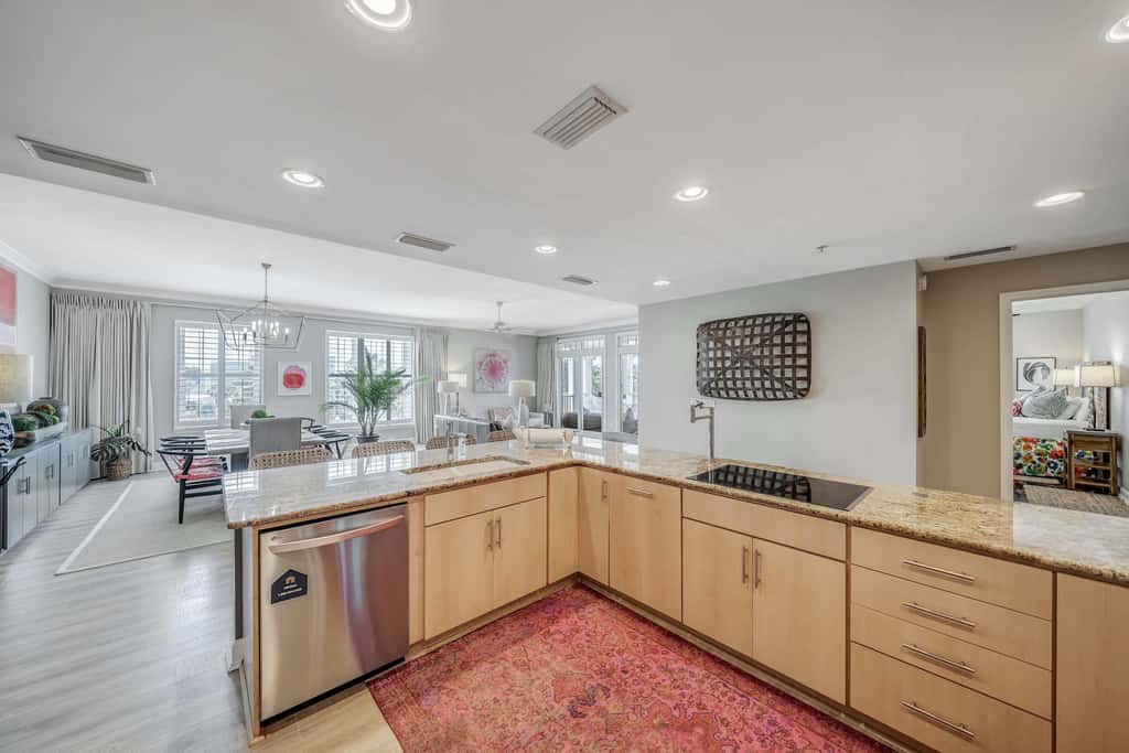 Luxurious bayfront condo in a gated resort with an amazing pool & hot tub