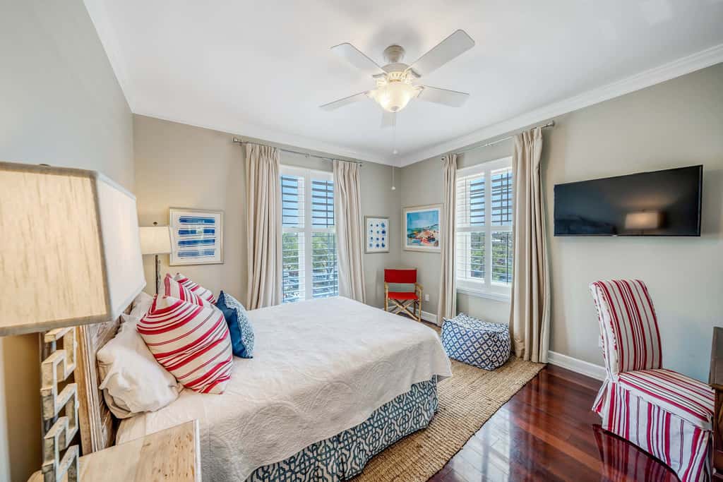 Luxurious bayfront condo in a gated resort with an amazing pool & hot tub
