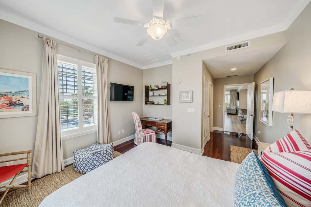 Luxurious bayfront condo in a gated resort with an amazing pool & hot tub