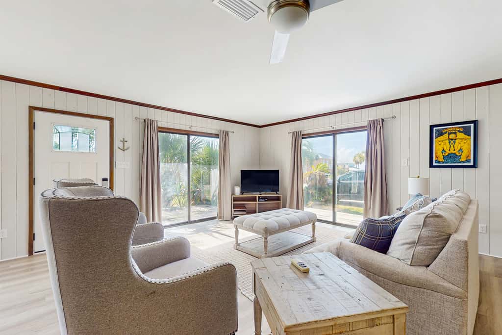 Tranquil dog-friendly family home with Gulf view, steps to private beach access