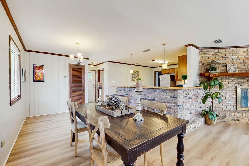 Tranquil dog-friendly family home with Gulf view, steps to private beach access