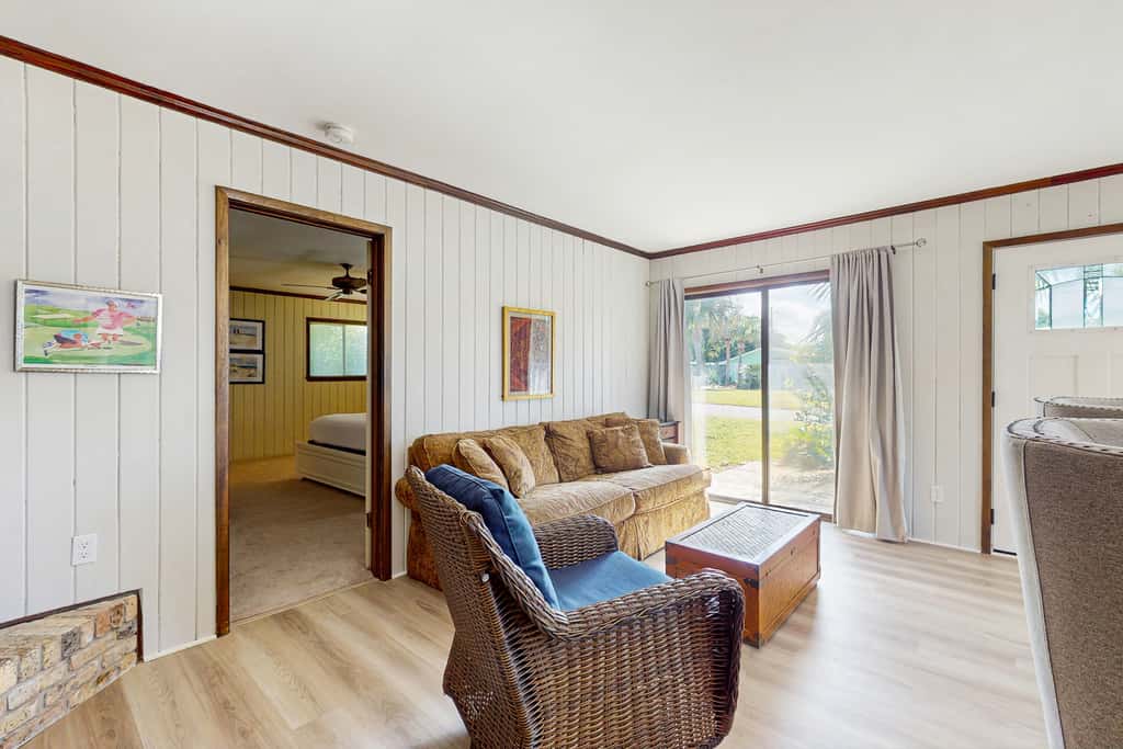 Tranquil dog-friendly family home with Gulf view, steps to private beach access