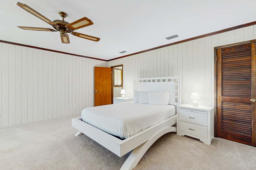 Tranquil dog-friendly family home with Gulf view, steps to private beach access