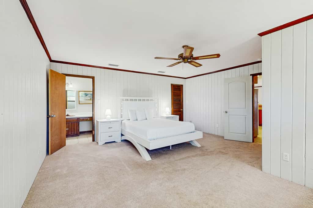 Tranquil dog-friendly family home with Gulf view, steps to private beach access